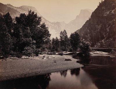 カリフォルニア州ヨセミテ渓谷のドームの遠景 作： Carleton E. Watkins